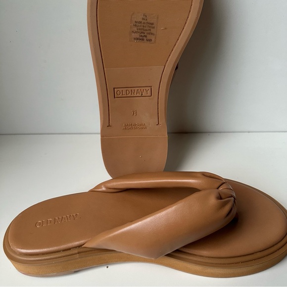 old navy tan Thong Platform Sandals - Picture 13 of 13